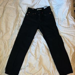 Black wedgie Straight Levi’s